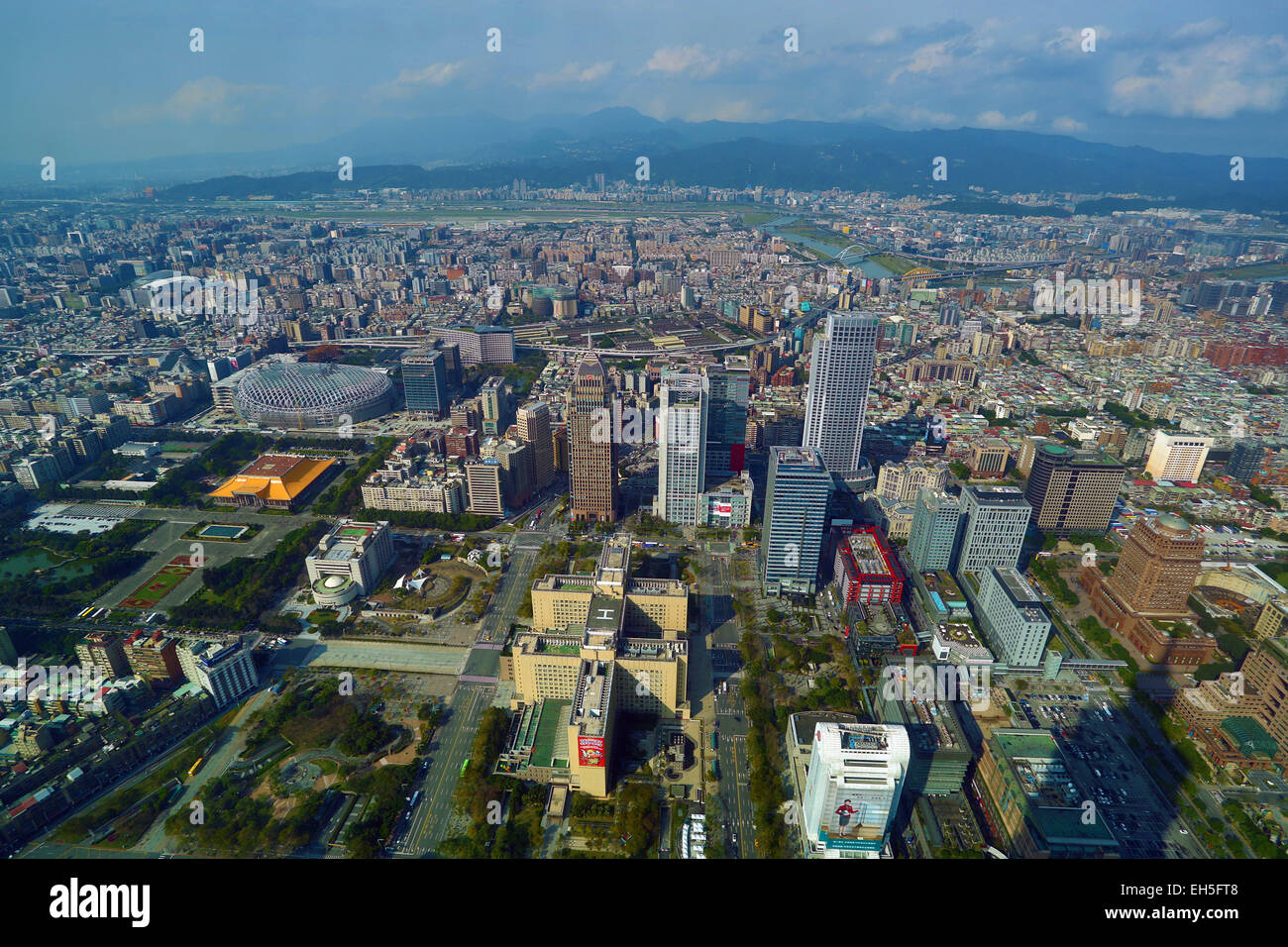 Generale dell'antenna vista dello skyline della citta', Taipei, Taiwan Foto Stock