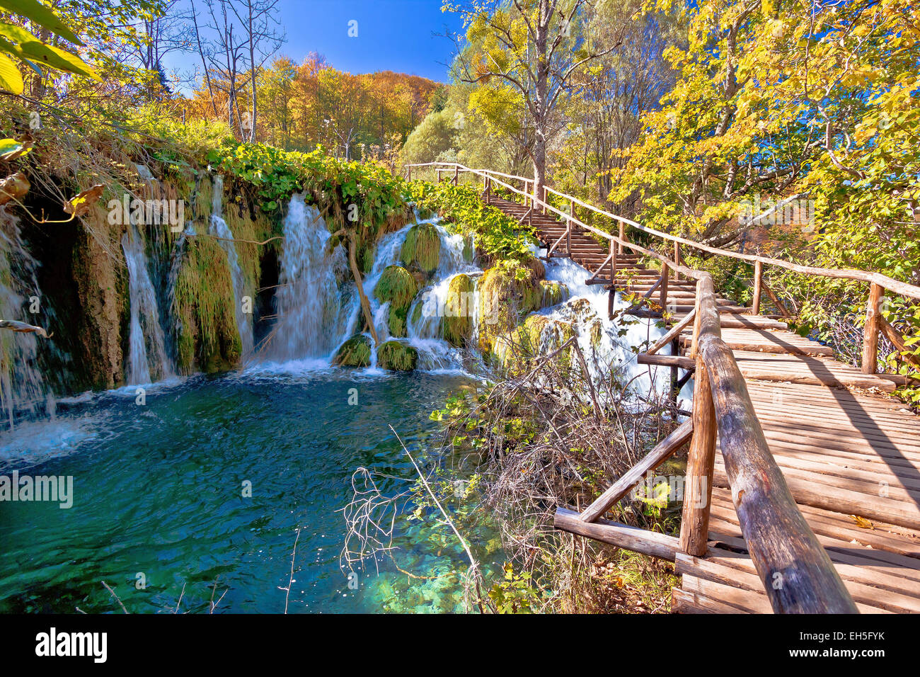 I colori autunnali del parco nazionale dei laghi di Plitvice in Croazia Foto Stock