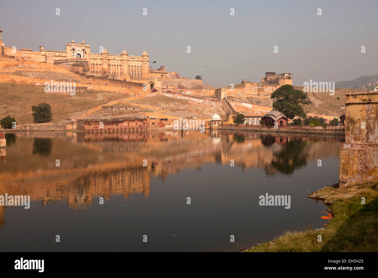 Amer Palace o Forte Amber e il Lago Maota, Jaipur, Rajasthan, India, Asia Foto Stock