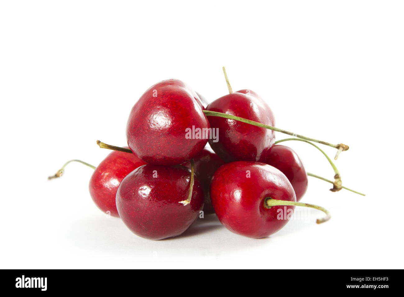 Organic cherry ripe fruit su sfondo bianco. Foto Stock