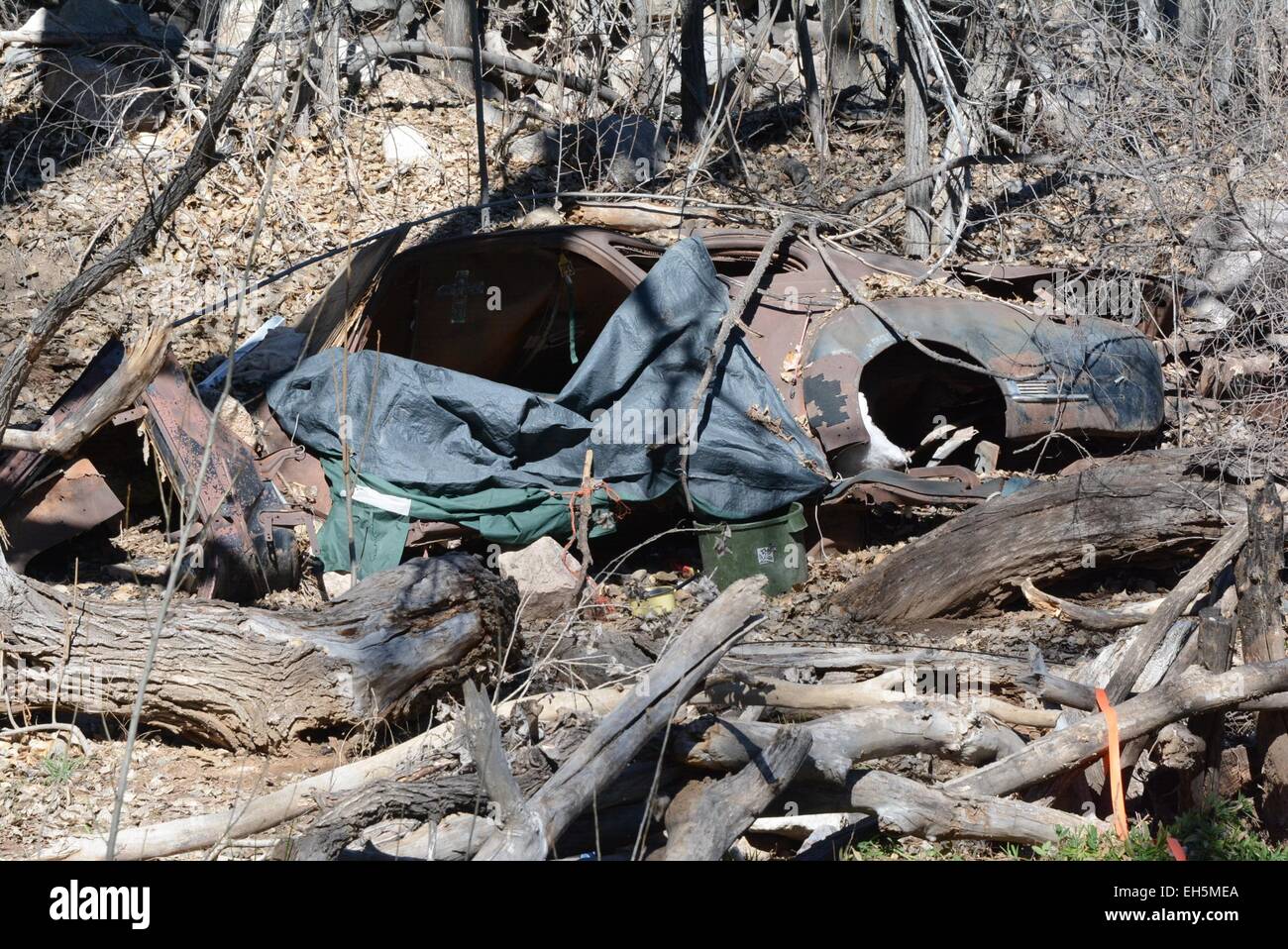 Auto abbandonate una volta usato come rifugio, Silver City, New Mexico - USA Foto Stock