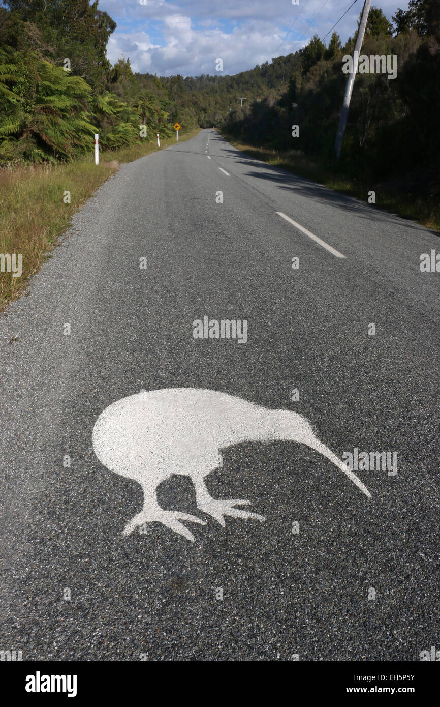 Kiwi attraversando cartello stradale Nuova Zelanda Foto Stock