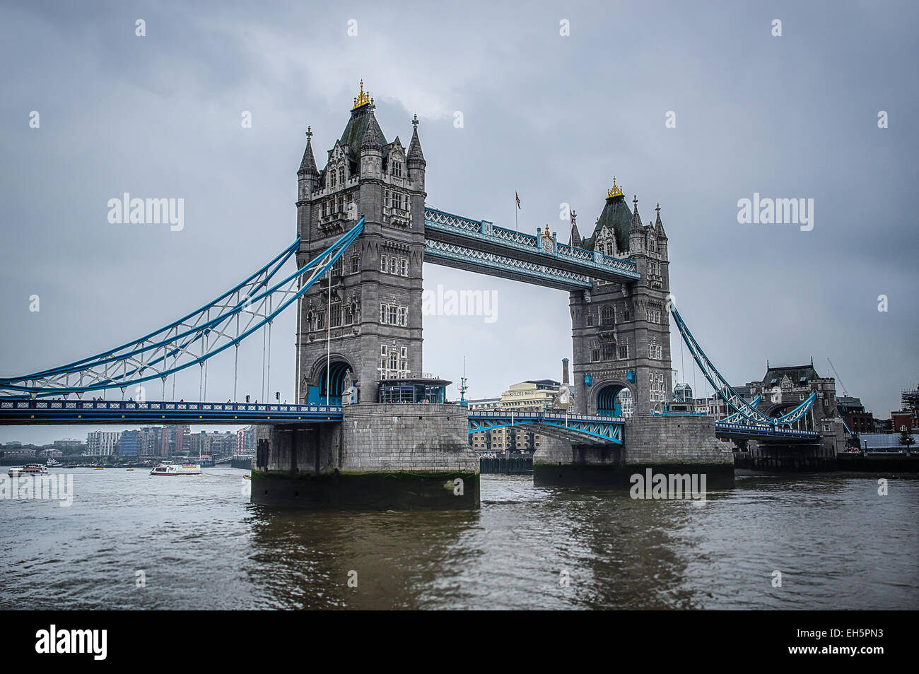 Il Tower Bridge, famoso luogo a Londra Foto Stock