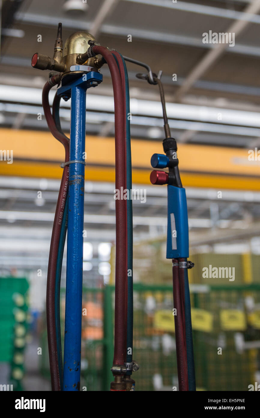 Torcia di saldatura sul suo supporto Foto Stock