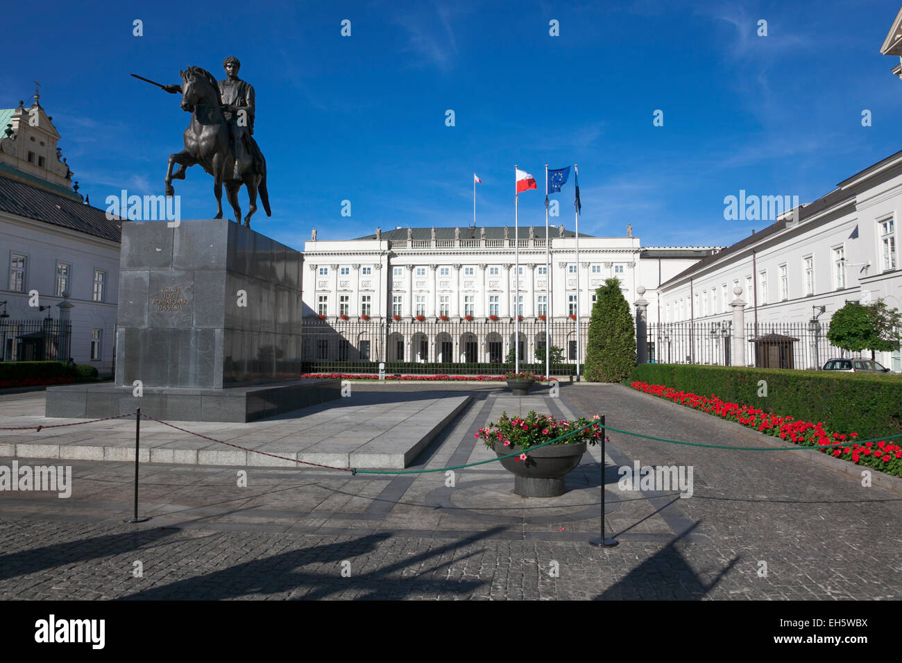 Palazzo presidenziale con la statua equestre del principe Giuseppe Poniatowski a Varsavia, Polonia Foto Stock