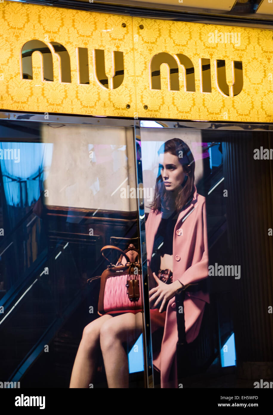 SYDNEY, Australia - 9 febbraio 2015: Miu Miu shop a Sydney, in Australia. Miu Miu è una alta moda brand di abbigliamento femminile e Foto Stock