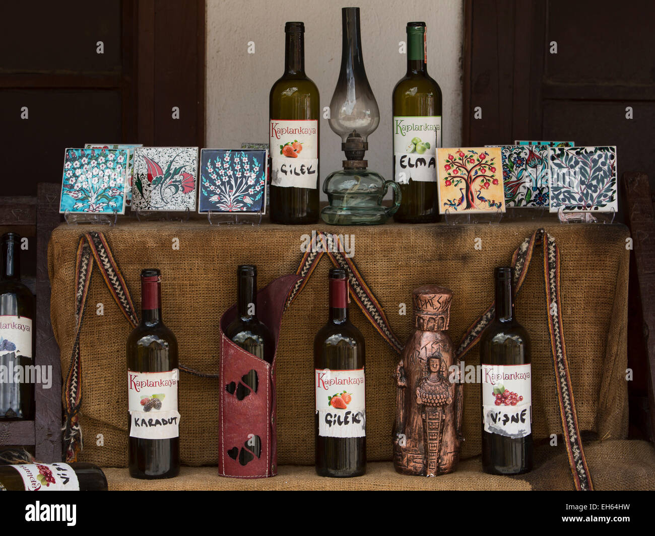 Sirince, Izmir, Turchia bottiglia locale le bottiglie di vino Foto Stock