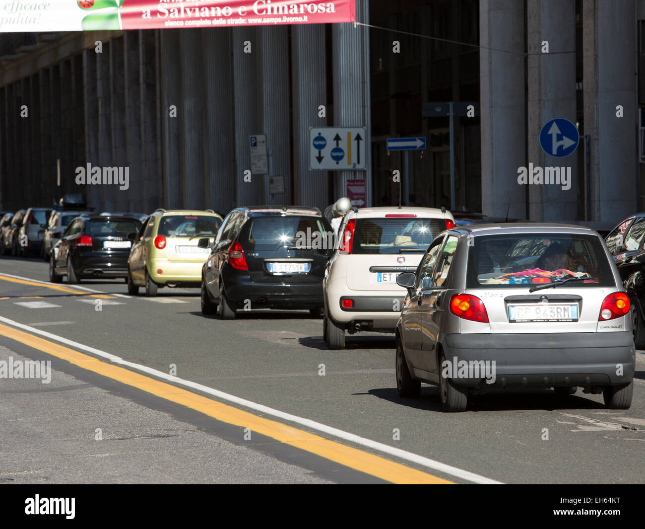Livorno, Italia città traffico di automobili Foto Stock