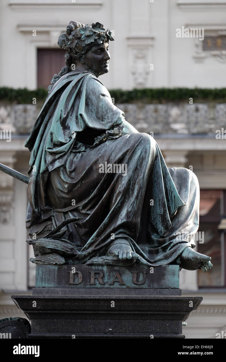 Arciduca Giovanni Fontana, rappresentazione allegorica del fiume Drava, Hauptplatz square, Graz, Stiria, Austria Foto Stock