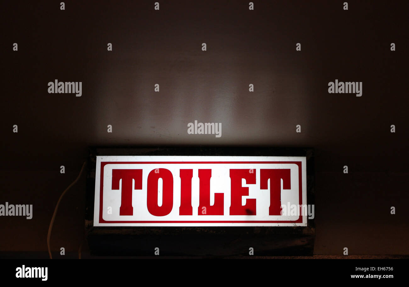 Indicazioni LED direzionali forniscono alla toilette. Foto Stock