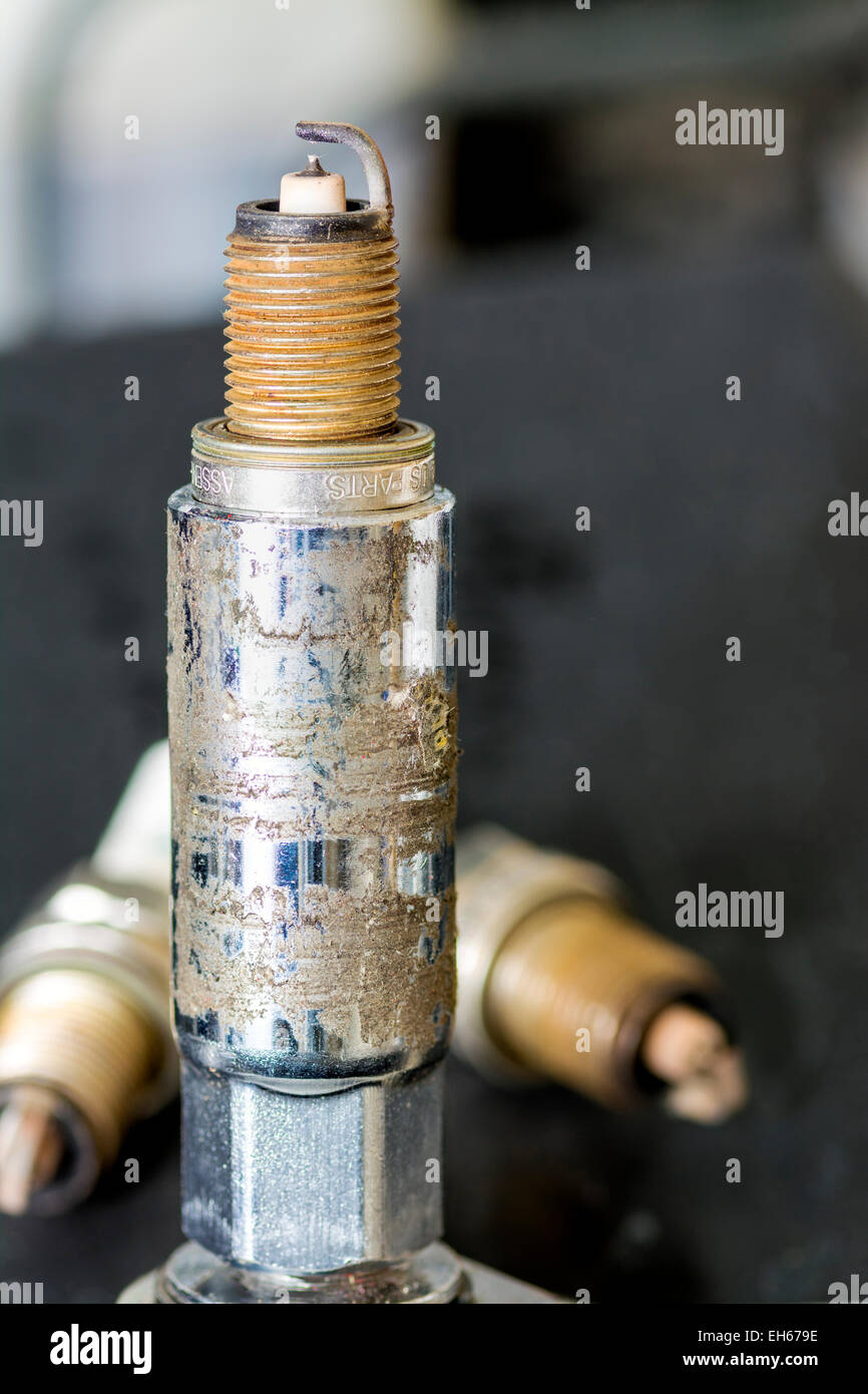 Candela di accensione in una chiave specializzati Foto Stock