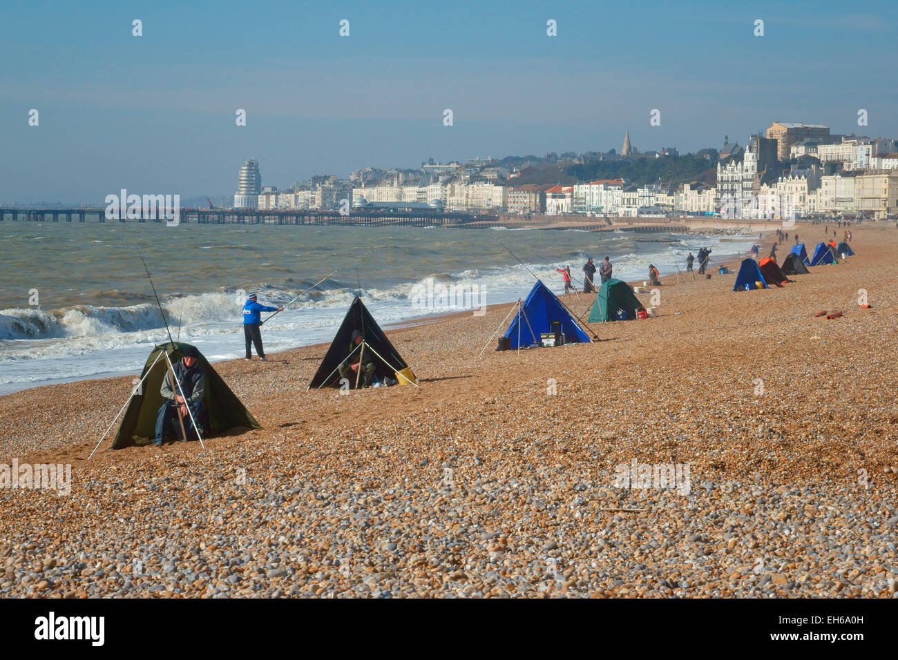 La Pesca con Lenza in mare la concorrenza Hastings East Sussex England Regno Unito Foto Stock