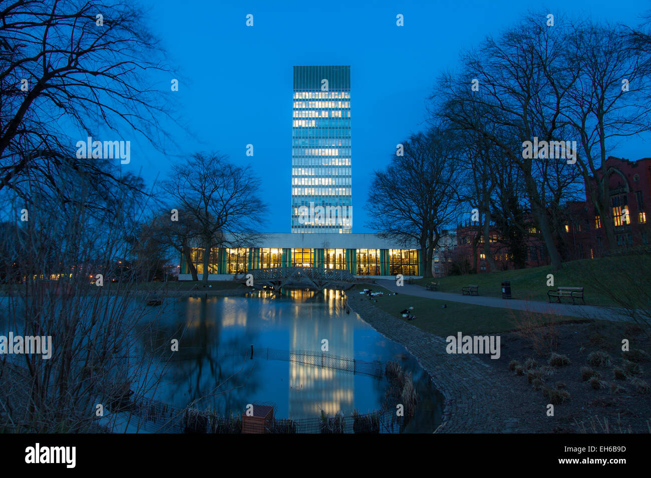 L'Arts Tower presso l'Università di Sheffield e fotografato la sera presto Foto Stock