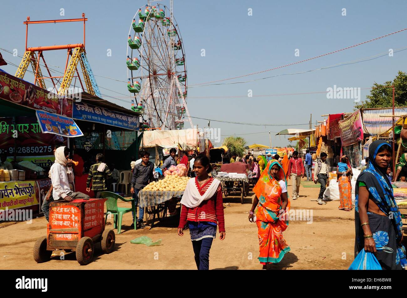 Popolo Indiano a un mercato annuale Fiera e vicino a Città Shahpur Rajasthan in India Foto Stock