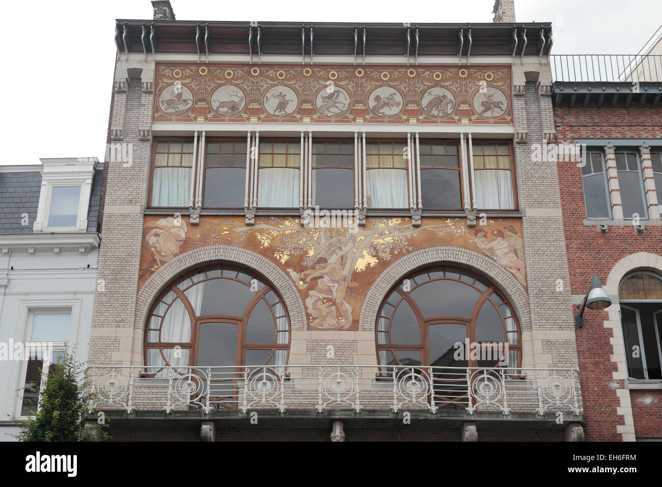 N. 48, Rue Defacqz, progettato da Paul Hankar, due dei molti edifici Art Nouveau a Bruxelles, in Belgio. Foto Stock