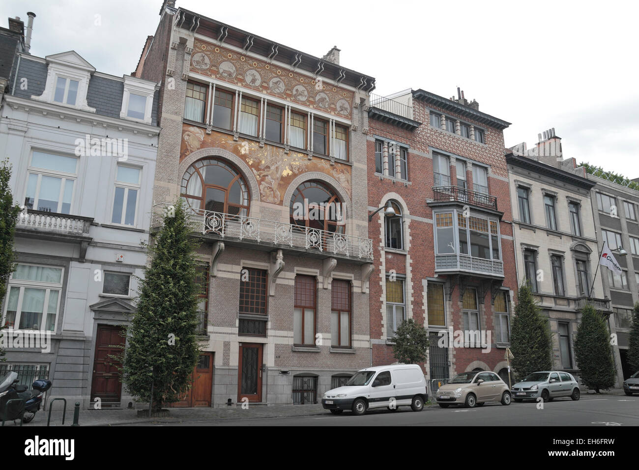 Nn. 48 e 50, Rue Defacqz, entrambi progettati da Paul Hankar, due dei molti edifici Art Nouveau a Bruxelles, in Belgio. Foto Stock