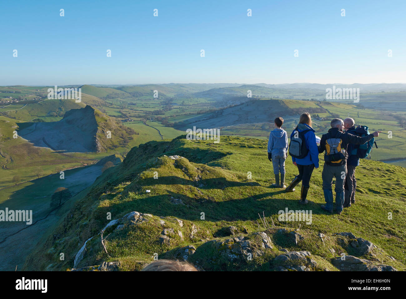Gli escursionisti su Chrome Hill - Peak District, England, Regno Unito Foto Stock