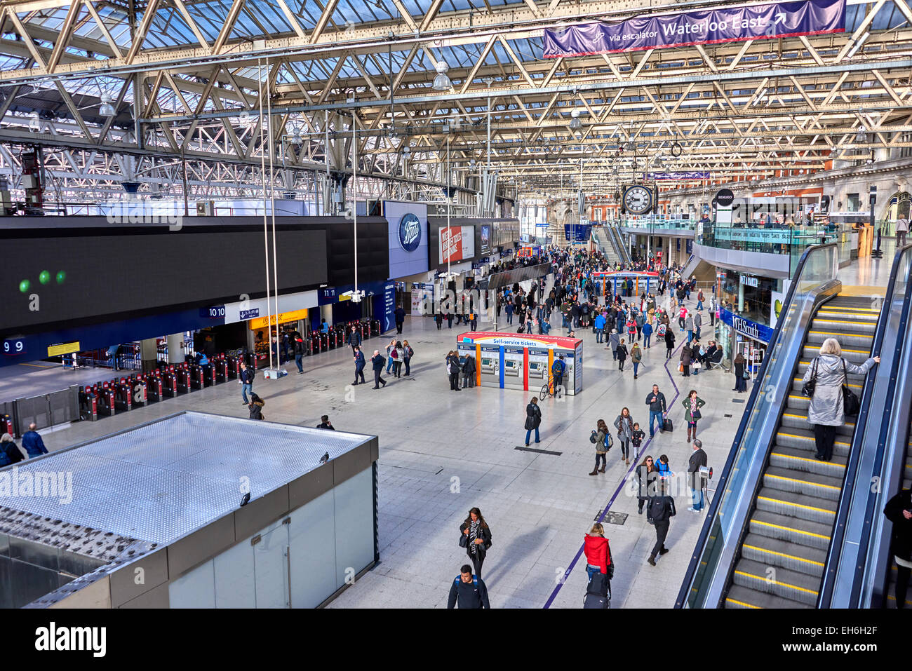 La stazione London Waterloo è Londra capolinea dei treni e della metropolitana di Londra nel London Borough di Lambeth Foto Stock