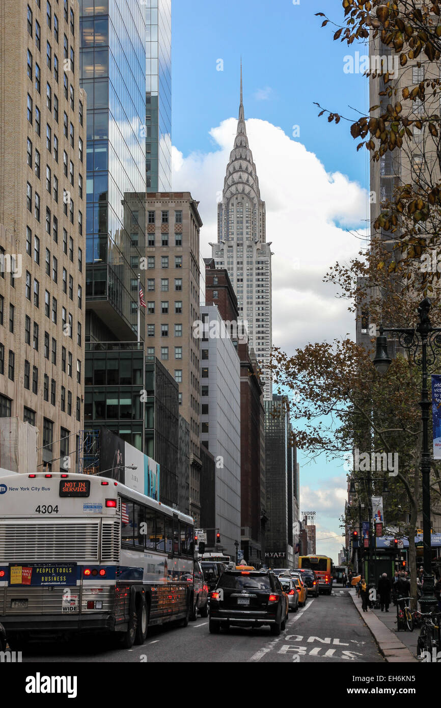 New York, NY, STATI UNITI D'AMERICA. 30 ottobre, 2014. New York City architettura con Chrysler Building vista dal 42 Street vicino a Bryant Park in Foto Stock
