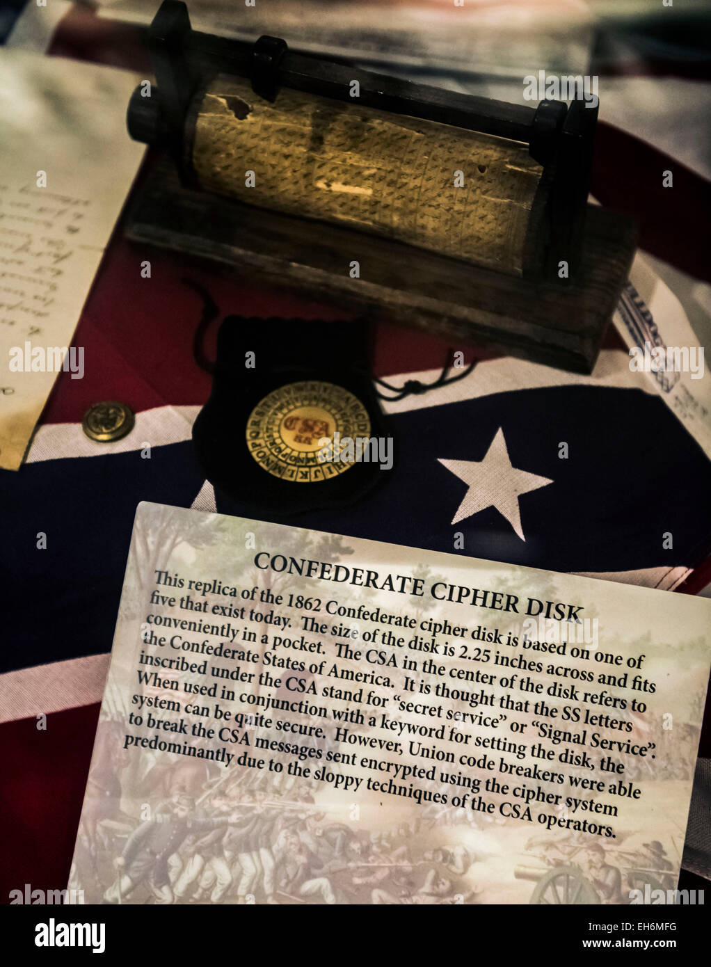 Annapolis Junction, Maryland, Stati Uniti d'America. 02Mar, 2015. Un confederato disco cifrato dalla guerra civile è visualizzato al National Cryptologic Museum a Ft. George M. Meade, Maryland. Un braccio della National Security Agency, il museo ospita una collezione di migliaia di artefatti cryptology, inclusi numerosi tedesco macchine Enigma, che hanno occupato un posto preminente nel film "Il gioco di imitazione. © Brian Cahn/ZUMA filo/Alamy Live News Foto Stock