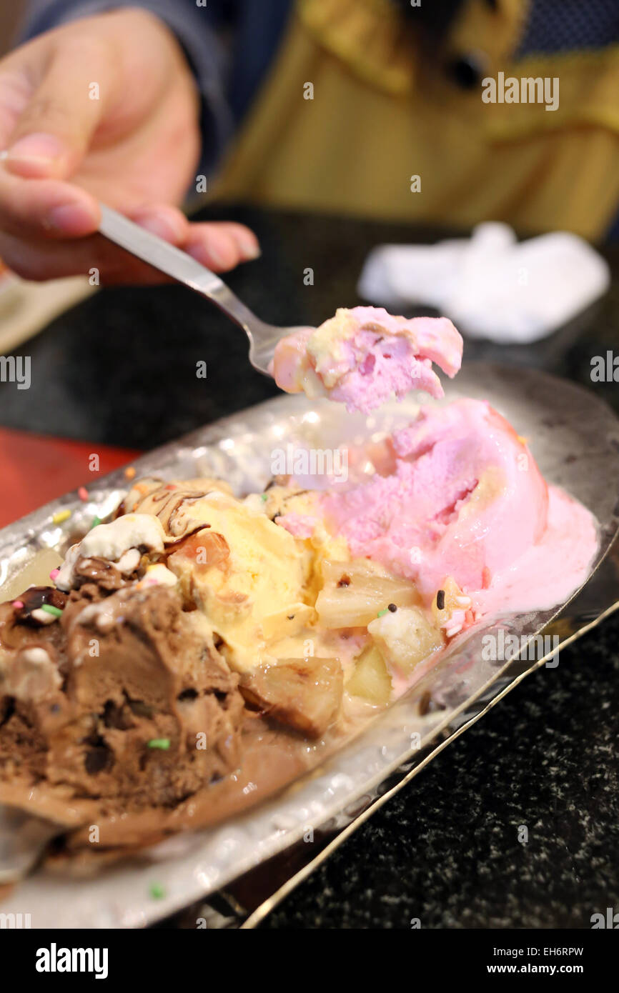 Gelati su una ciotola in un ristorante. Foto Stock