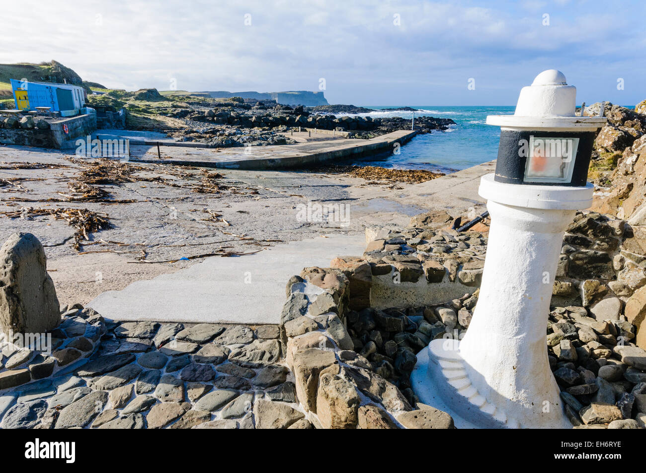 Dunseverick Harbour, County Antrim, Irlanda del Nord. Posizione per la ripresa del gioco di Troni Foto Stock