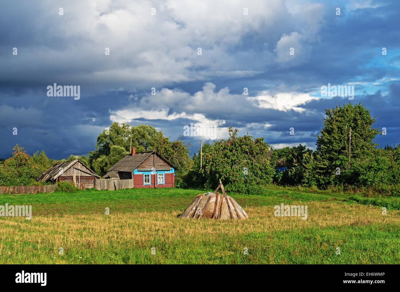 Pagliaio nel villaggio. Foto Stock