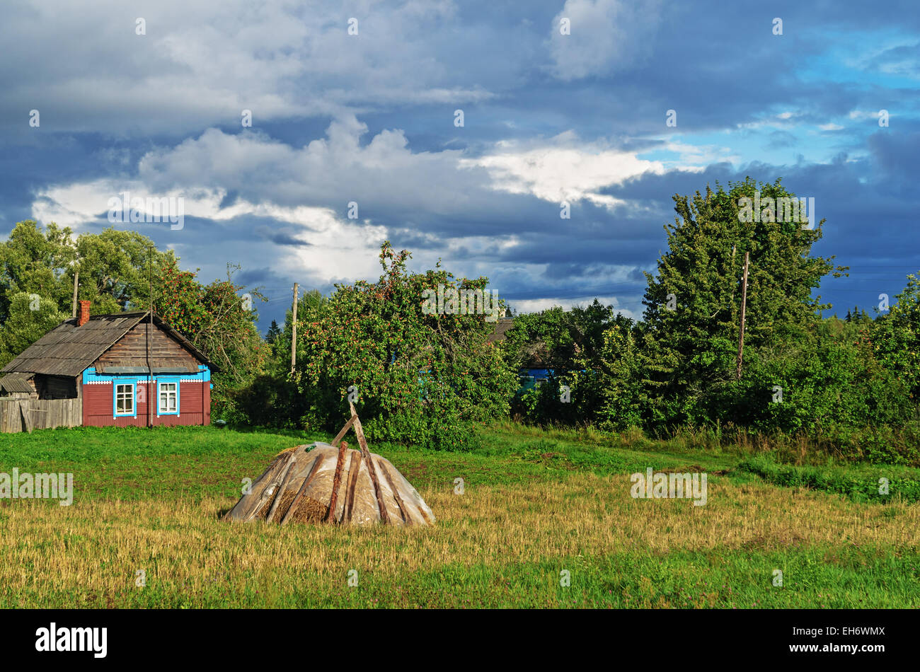 Pagliaio nel villaggio. Foto Stock