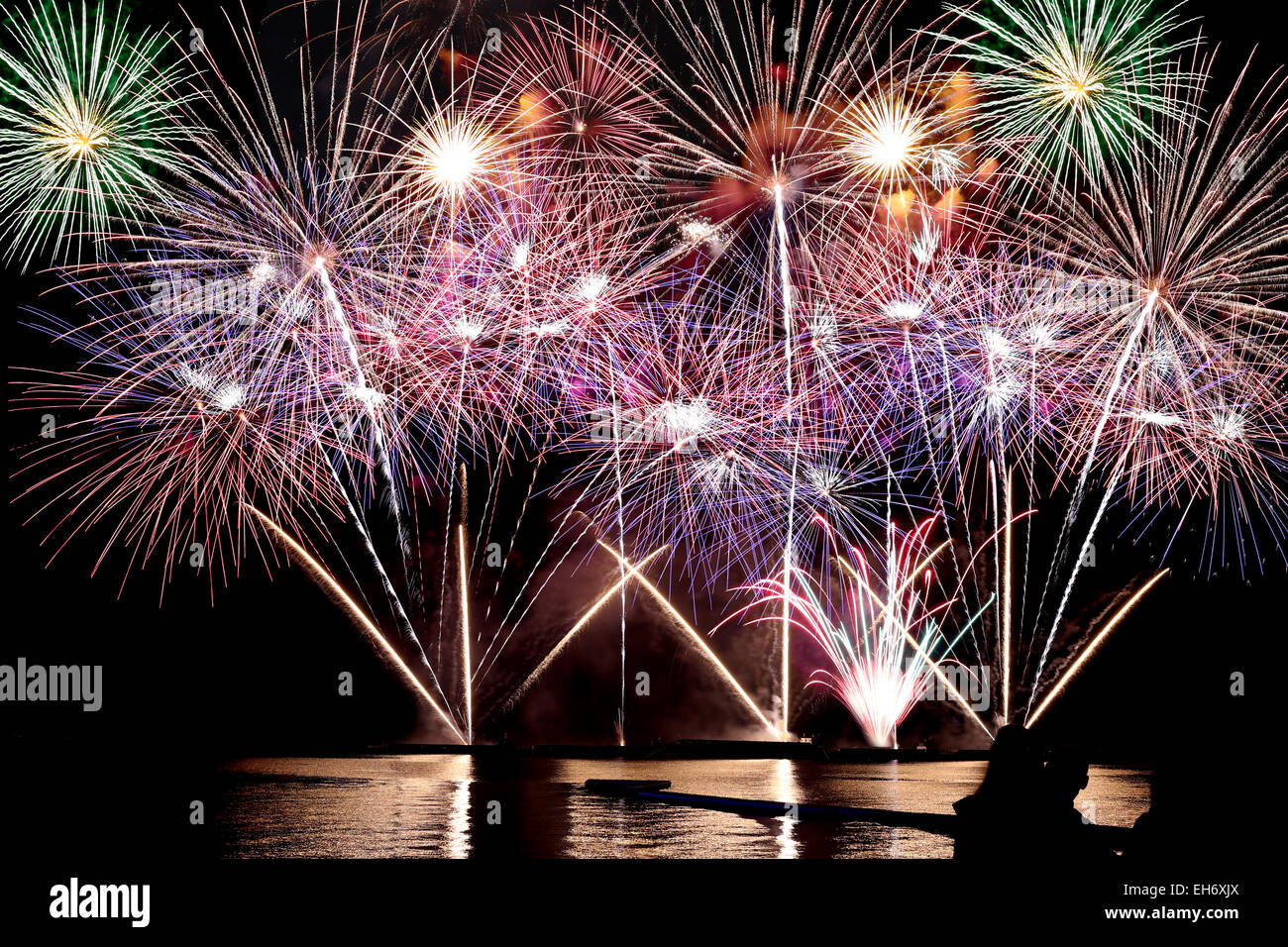 Fuochi d' artificio o petardo nel nuovo anno festival. Foto Stock