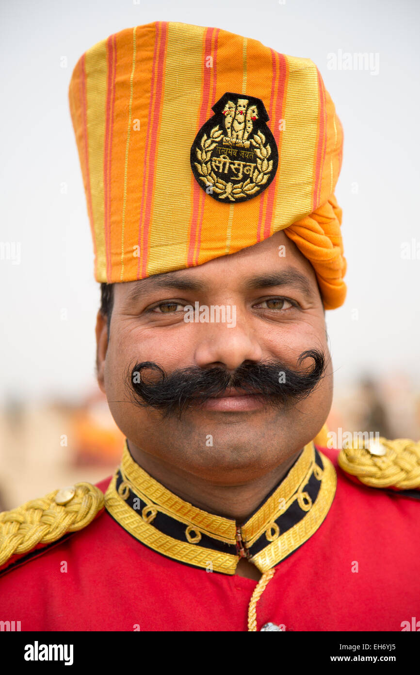 L'uomo presso il Festival di Jaisalmer Foto Stock