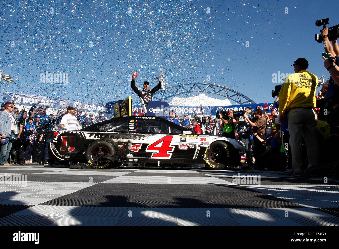 Las Vegas, NV, Stati Uniti d'America. 8 Mar, 2015. Las Vegas NV - Mar 08, 2015: Kevin Harvick (4) vince la Kobalt Tools 400 a Las Vegas Motor Speedway in Las Vegas NV. Credito: csm/Alamy Live News Foto Stock