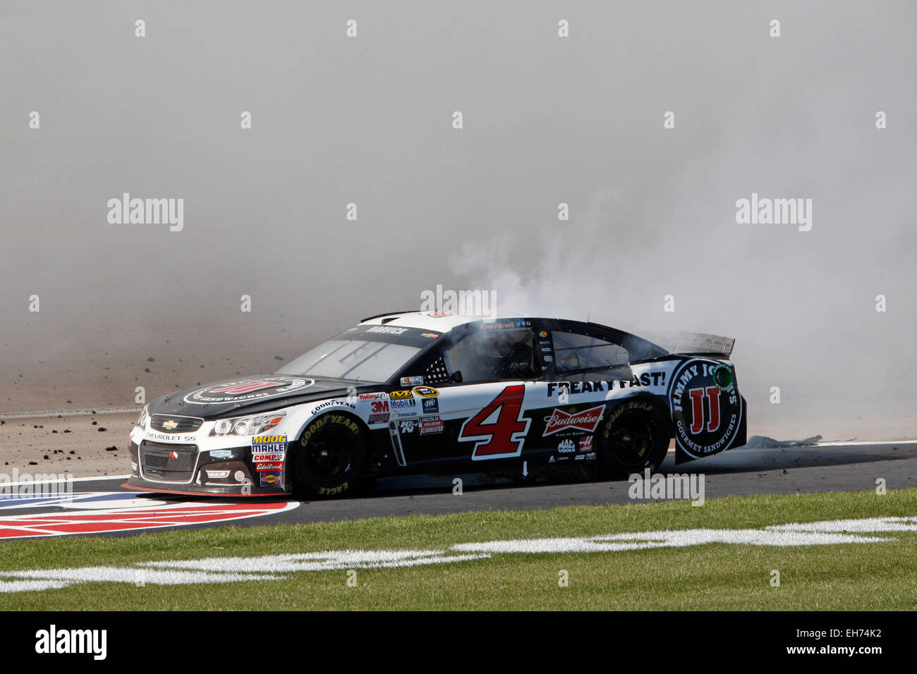 Las Vegas, NV, Stati Uniti d'America. 8 Mar, 2015. Las Vegas NV - Mar 08, 2015: Kevin Harvick (4) vince la Kobalt Tools 400 a Las Vegas Motor Speedway in Las Vegas NV. Credito: csm/Alamy Live News Foto Stock