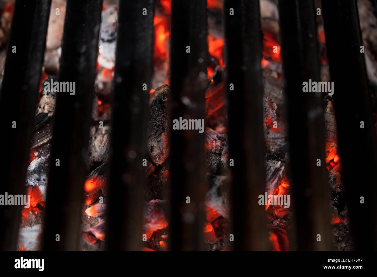 Flaming hot griglie di cottura- messa a fuoco selettiva Foto Stock