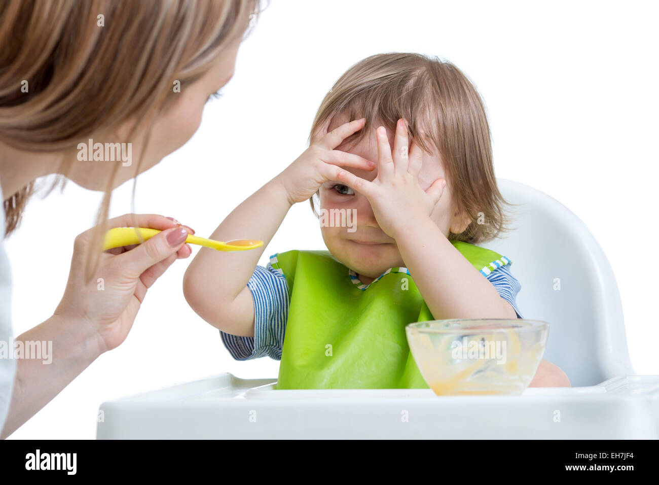 Ragazzo del bambino si rifiuta di mangiare la faccia di chiusura con le mani Foto Stock