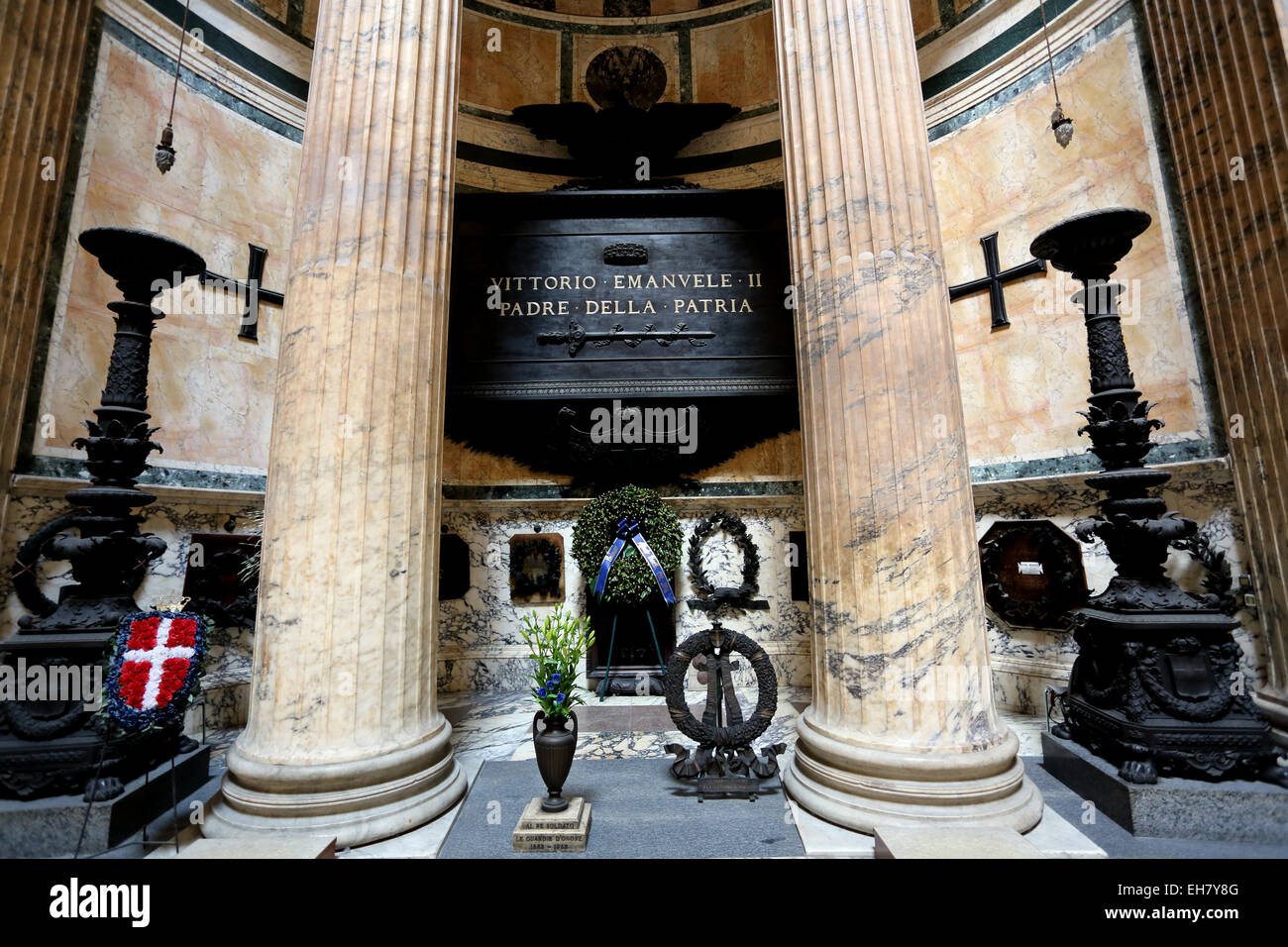 La Tomba Di Vittorio Emanuele Ii Nel Pantheon Roma Italia Foto Stock Alamy