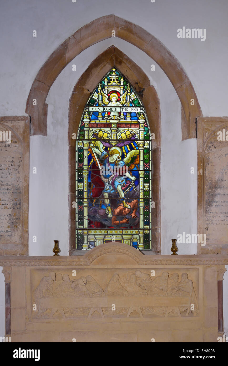Vetrata della chiesa parrocchiale di San Giovanni Evangelista, Cutcombe, Exmoor Foto Stock