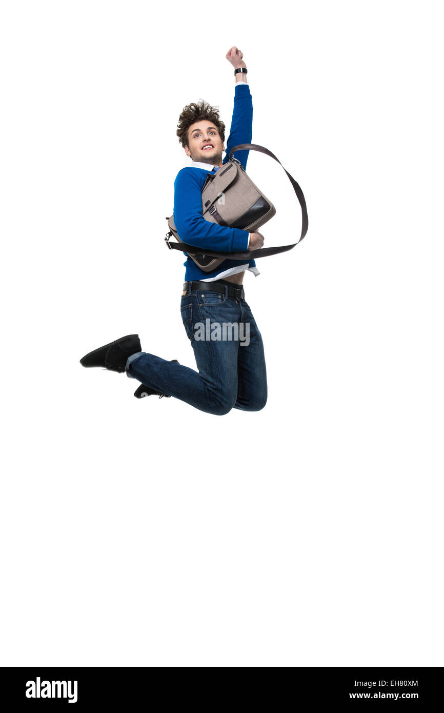 Sorridente business man jumping con borsa su sfondo bianco Foto Stock