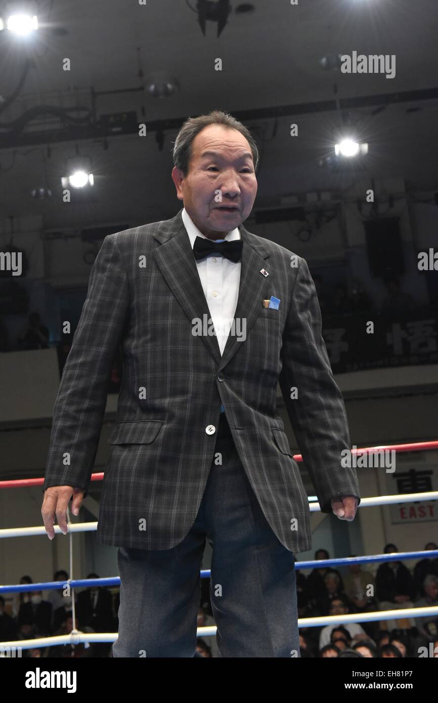 Iwao Hakamada, 5 marzo 2015 - Pugilato : Iwao Hakamada sorge sull'anello durante l'evento di boxe a Korakuen Hall di Tokyo, Giappone. Iwao Hakamada giapponese è un ex pugile professionista che era stato condannato a morte il 11 settembre 1968 e trascorso 45 anni nel braccio della morte. Nel 2011 il Guinness World Record Hakamada certificata come la più lunga del mondo-detenuti condannati a morte detenuto. Nel marzo 2014, è stato concesso un nuovo processo e un rilascio immediato quando il distretto di Shizuoka Corte ha constatato che non vi era motivo di ritenere che le prove contro di lui erano stati falsificati. (Foto di Hiroaki Yamaguchi/AFLO) Foto Stock