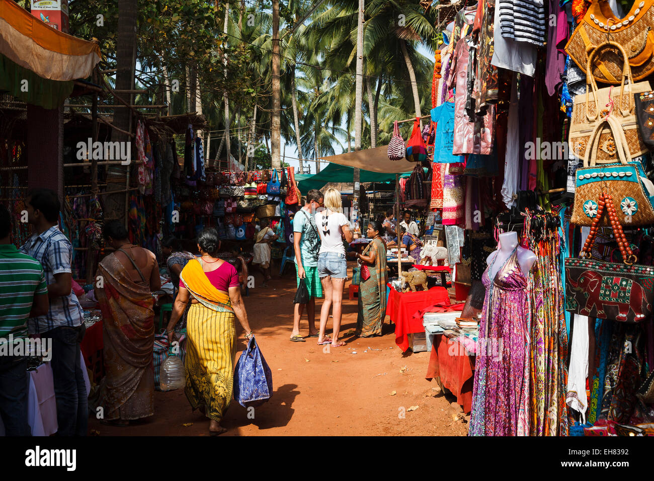 Mercoledì il Mercato delle Pulci in Anjuna, Goa, India, Asia Foto Stock