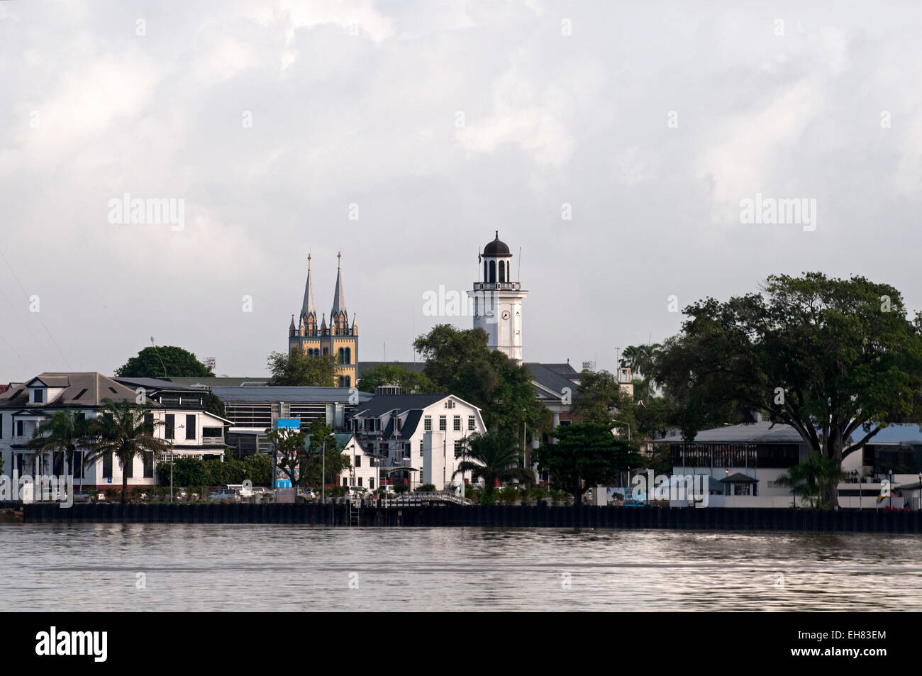 Vista di Paramaribo dal fiume, Paramaribo, Suriname, Sud America Foto Stock