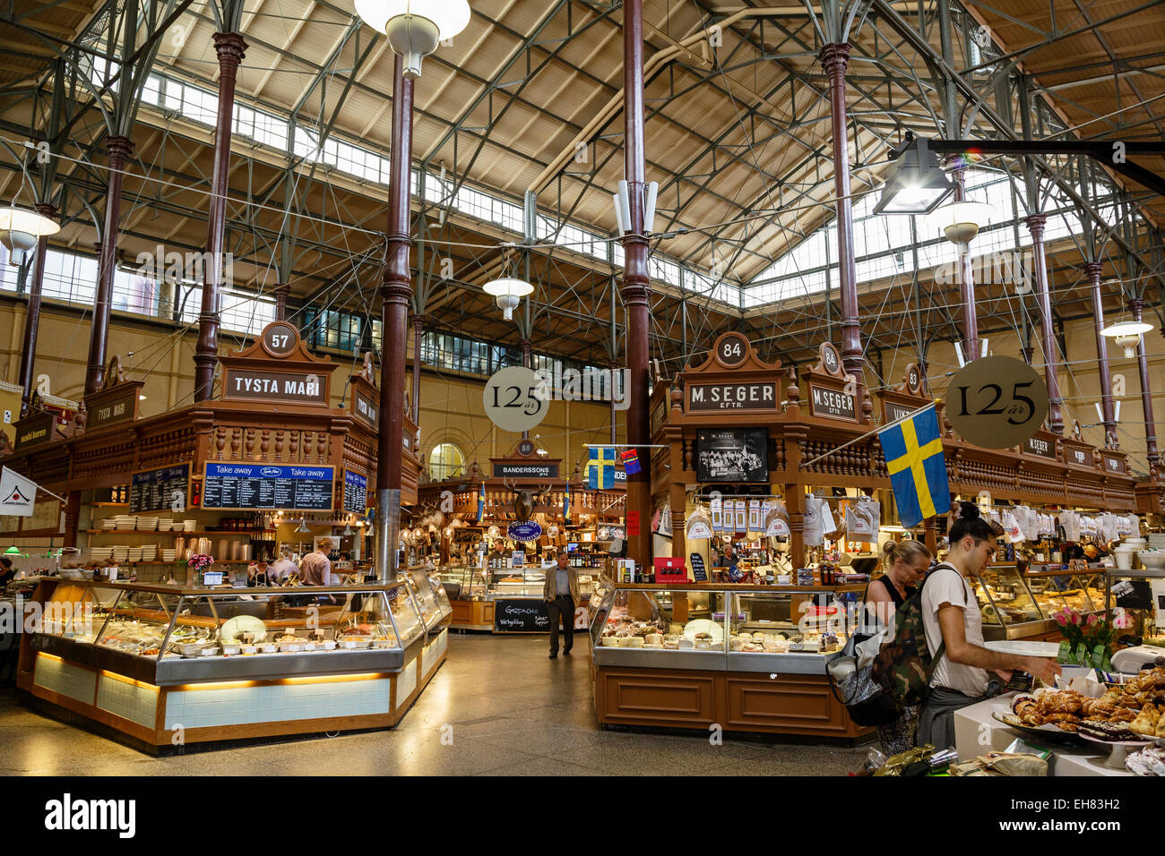 Ostermalmshallen all'interno mercato alimentare, Stoccolma, Svezia, Scandinavia, Europa Foto Stock