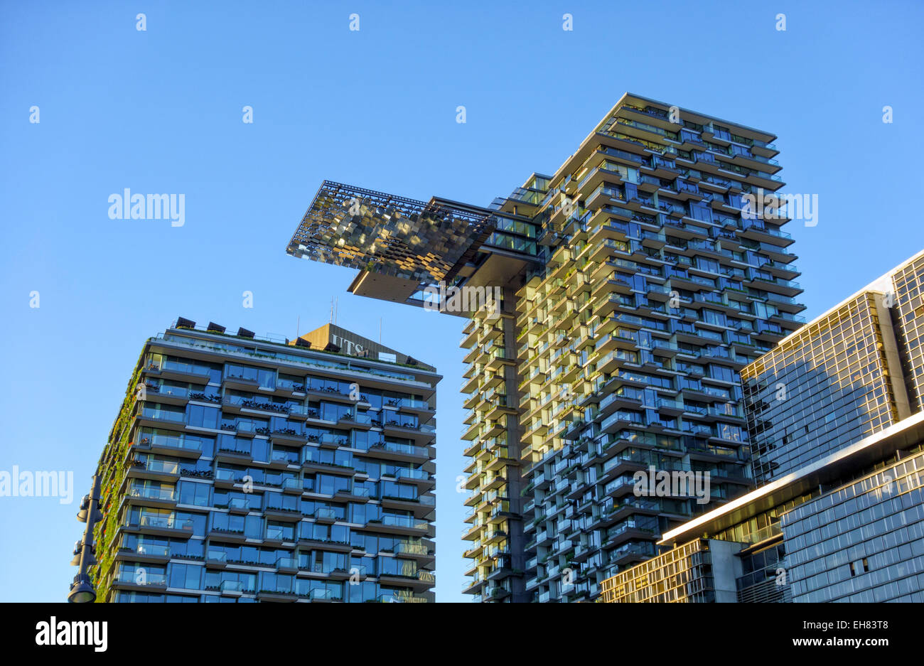 Un Parco Centrale di Sydney e fa parte di un rinnovamento urbano progetto in Chippendale chiamato Central Park. Heliostat; grattacielo; giardino verticale; green building Foto Stock