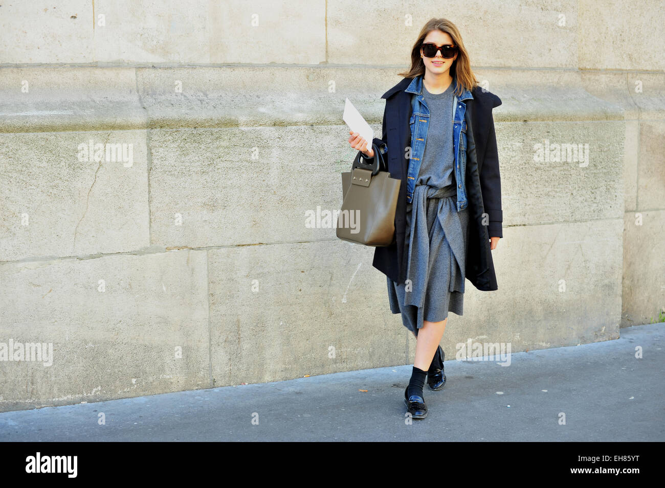 Social Media Monica Ainley arrivando all'Ann Demeulemeester caduta 2015 Runway show di Parigi - 5 Marzo 2015 - Foto: Pista Manhattan/Celine Gaille Mindesthonorar 50,- EUR/tariffa minima 50,- EUR/picture alliance Foto Stock