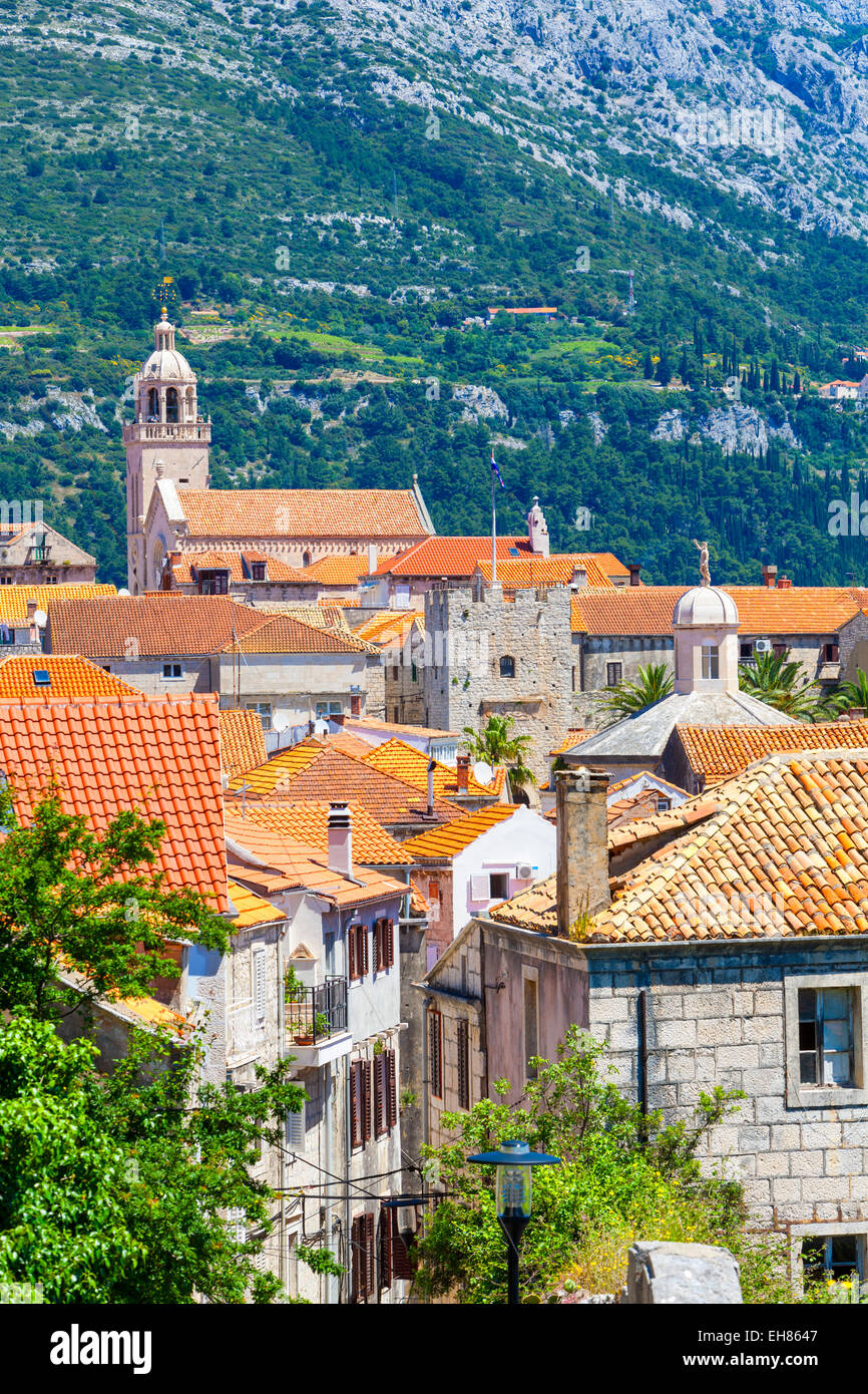 Vista in elevazione sulla pittoresca città di Korcula Korcula, Dalmazia, Croazia, Europa Foto Stock