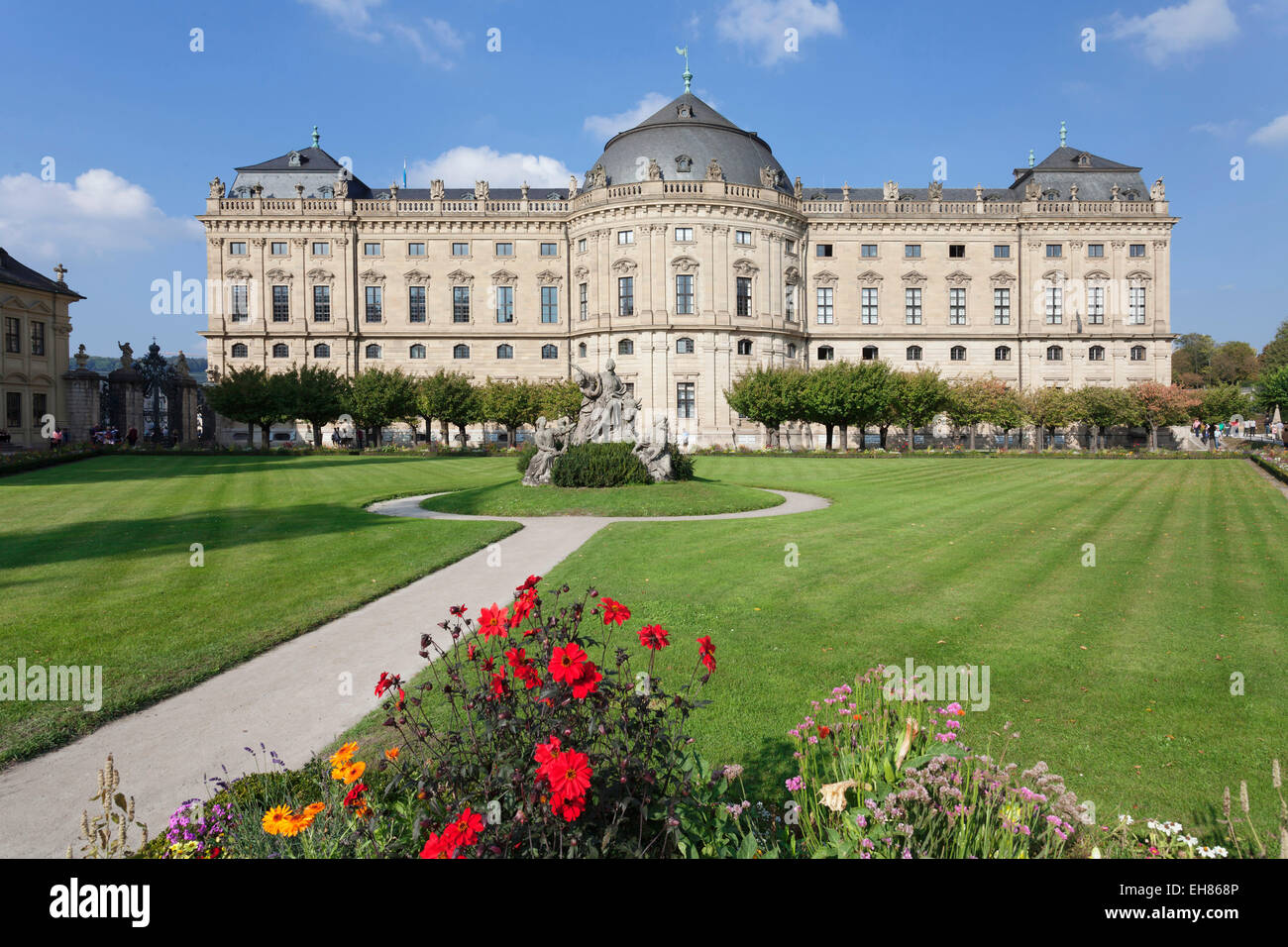 Residenz, Palazzo barocco, costruito da Balthasar Neumann, parco Hofgarten, UNESCO, Wurzburg, Franconia, Baviera, Germania Foto Stock