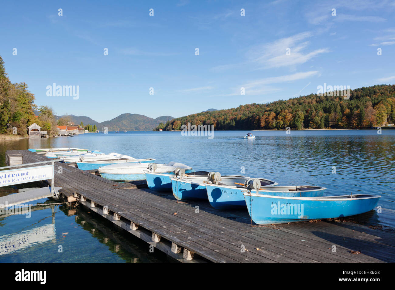 Noleggio Barche, Walchensee Villaggio Lago Walchensee, Alpi Bavaresi, Alta Baviera, Baviera, Germania, Europa Foto Stock