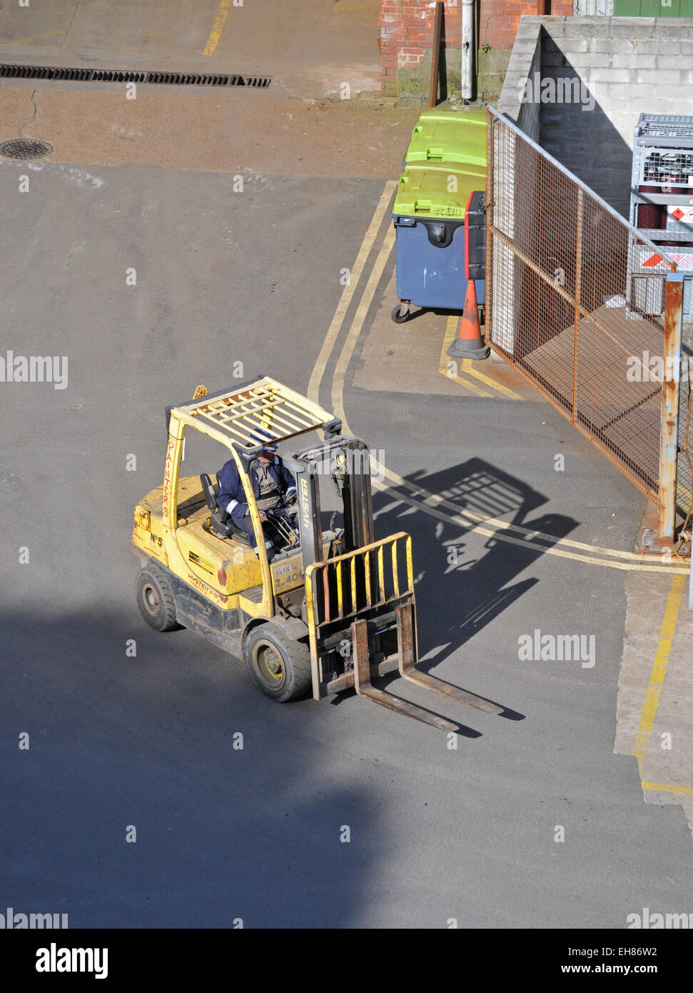 Un carrello elevatore a forche in cantiere di Falmouth Foto Stock