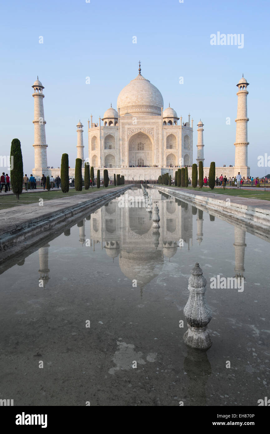 Il Taj Mahal, Sito Patrimonio Mondiale dell'UNESCO, Uttar Pradesh, India, Asia Foto Stock