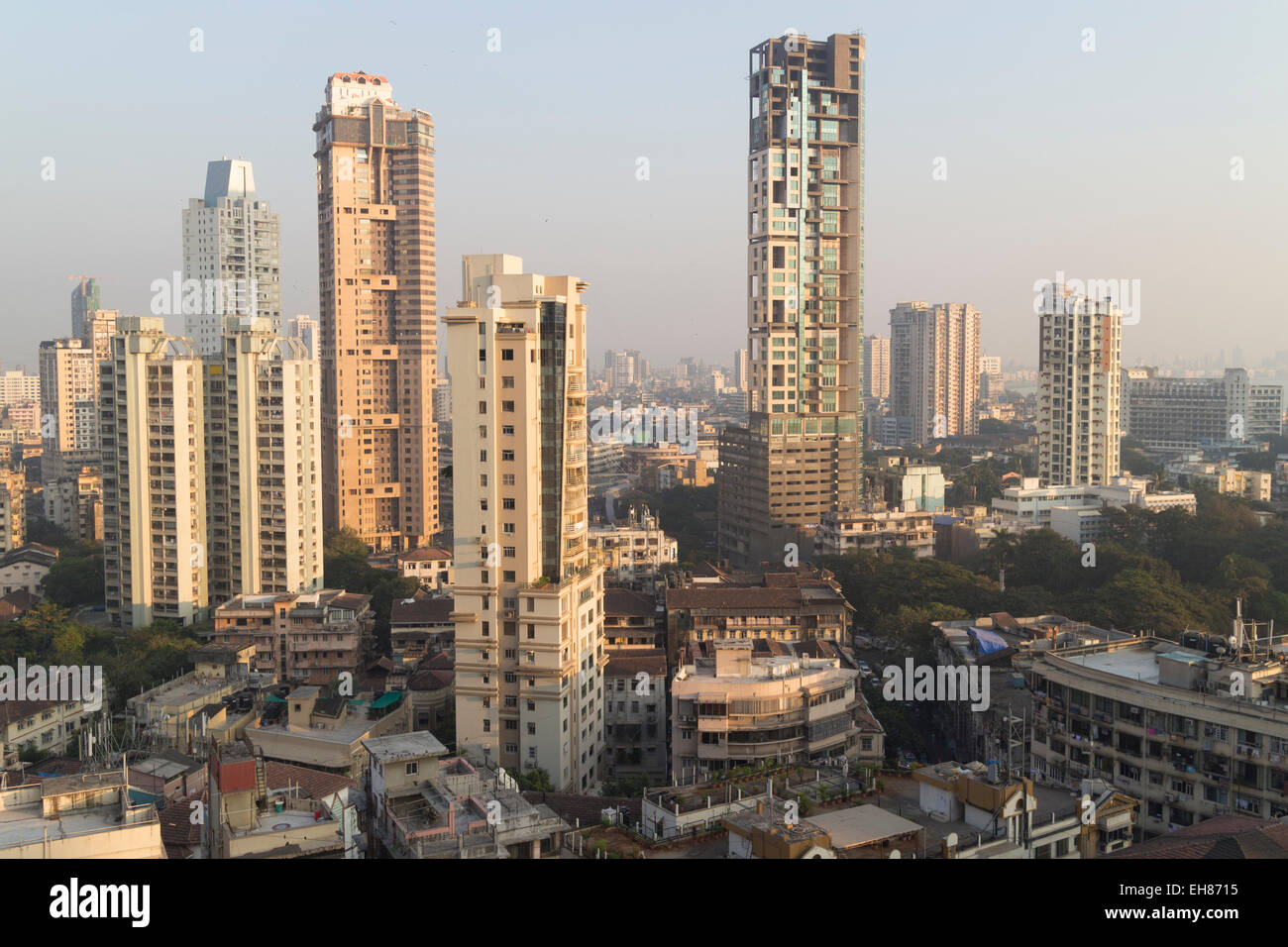 Lo skyline di Mumbai da Malabar Hill, Mumbai, Maharashtra, India, Asia Foto Stock