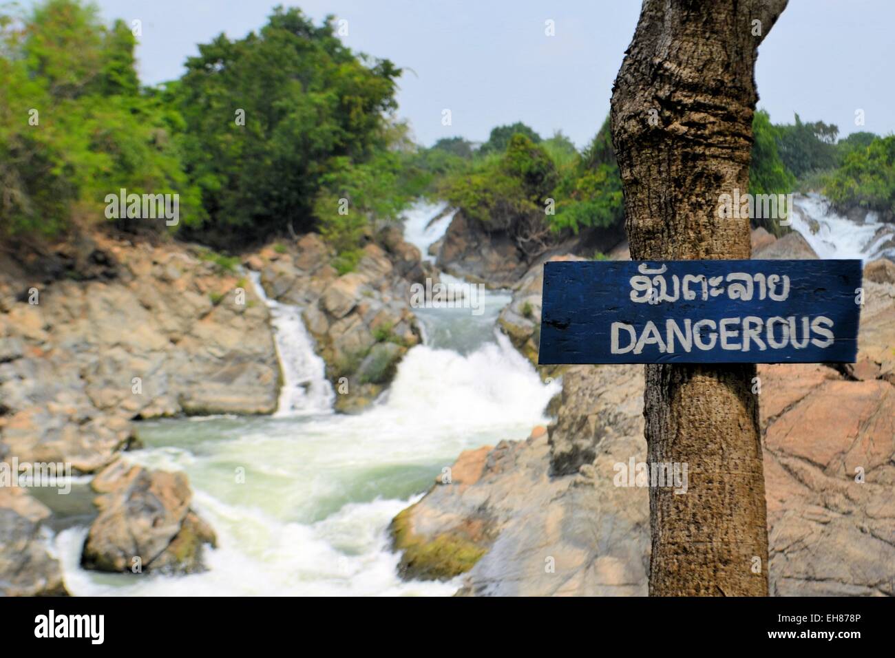 Segnale pericoloso a cascata Somphamit, fiume Mekong, Laos Foto Stock